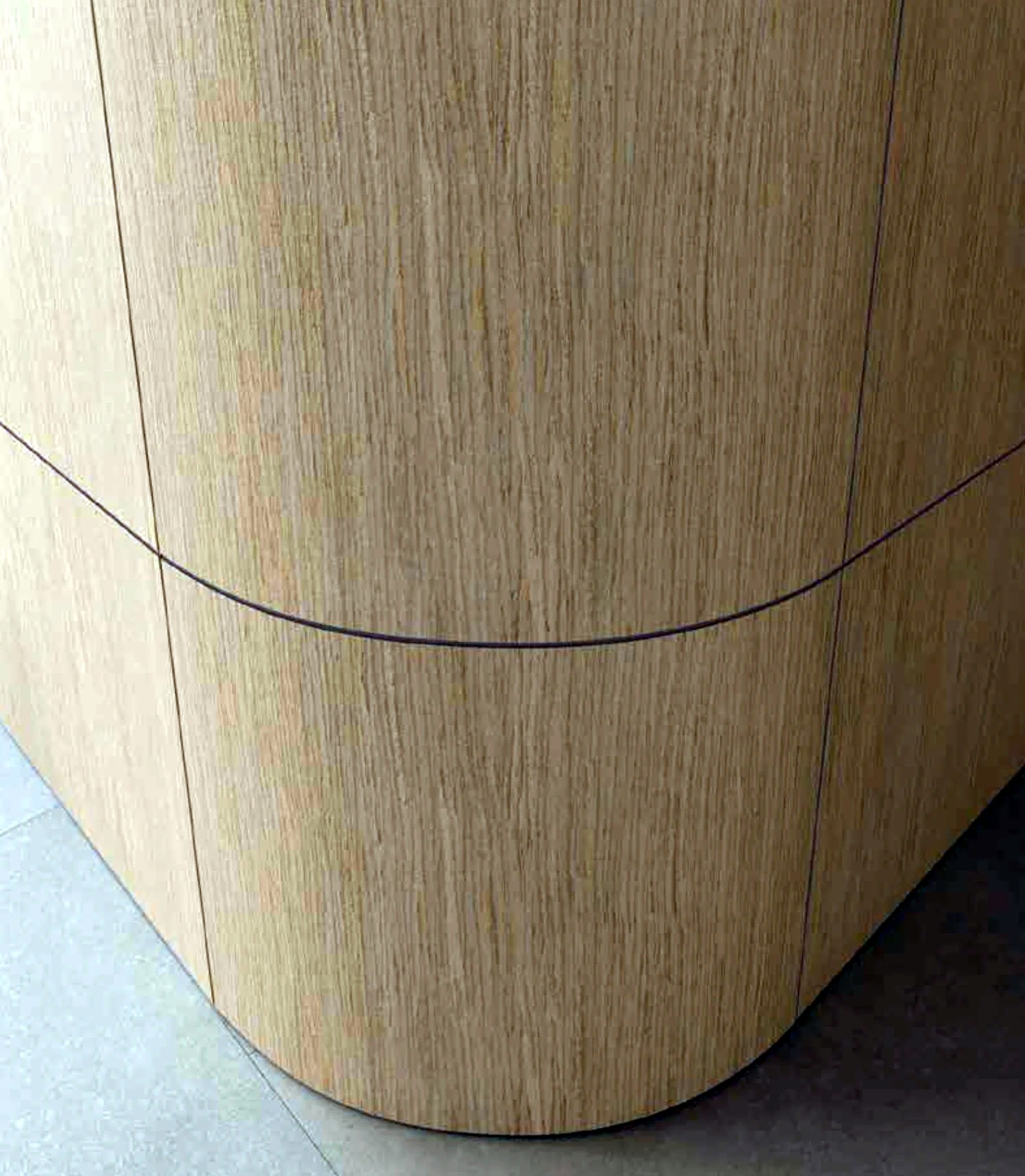 Wandpaneel mit abgerundeter Ecke, Holzausf&uuml;hrung &ndash; Detail